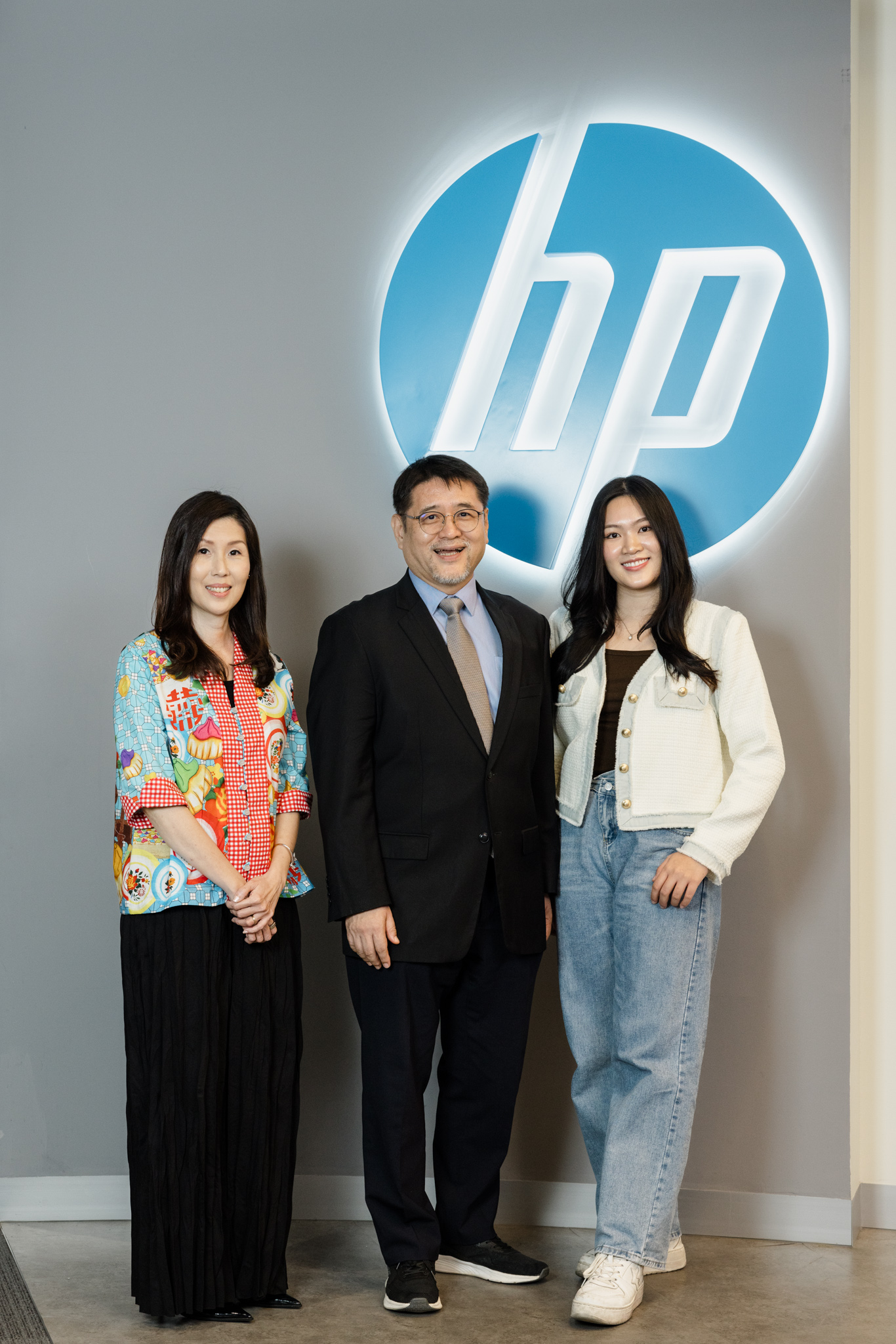 Hewlett-Packard-Enterprise-Singapore-CWC-Headshot-Portrait (15 of 19)